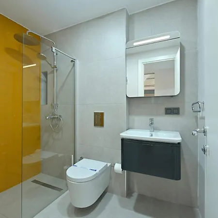 Bright Modern 1bd Cool New Scenic Balcony! #185 Apartment